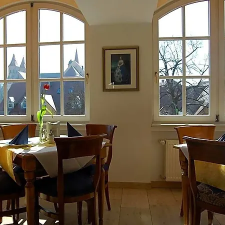 Königin Olga Szálloda 3*