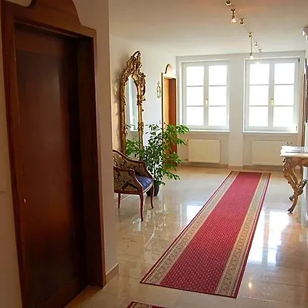 Szálloda Königin Olga 3*